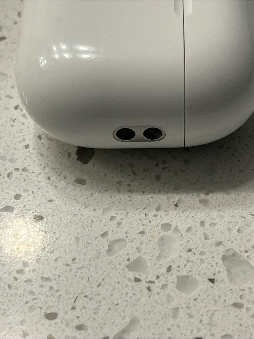 Apple includes airpods